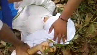 Bokep SMA viral ngewe pasrah di gilir di hutan